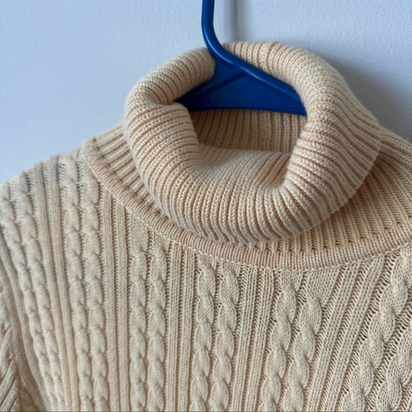 Vintage turtle neck Yellow Sweater - Picture 4 of 4